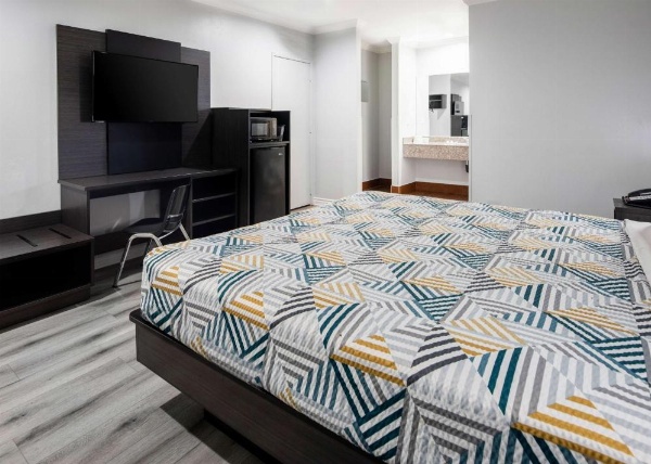 Motel 6 Anaheim - Convention Center image 11