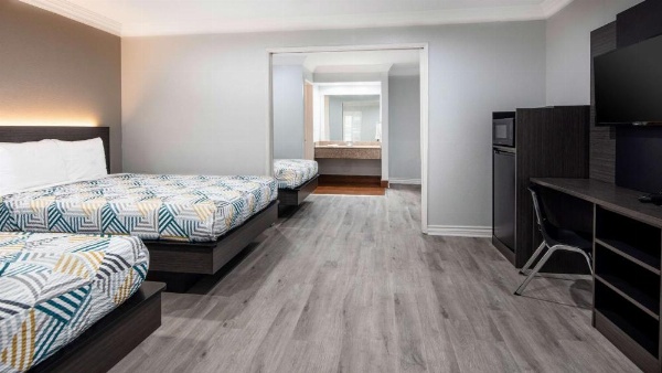 Motel 6 Anaheim - Convention Center image 21